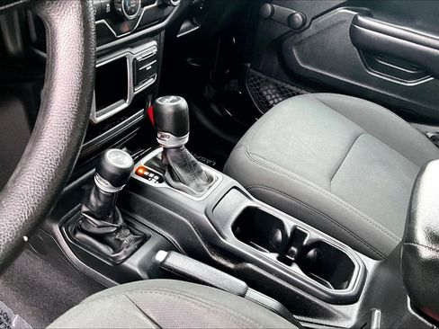 Used 2018 Jeep Wrangler Unlimited Sport image 15