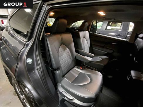 Used 2024 Toyota Highlander XLE image 19