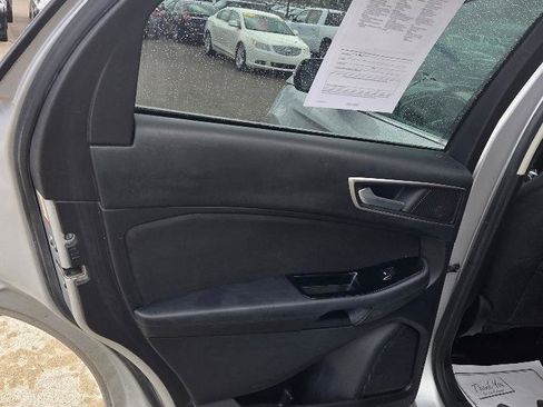 Used 2015 Ford Edge SEL FWD image 12