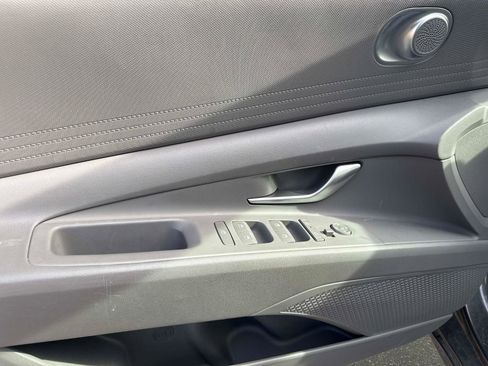 Certified 2024 Hyundai Elantra SEL image 18