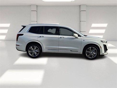 Certified 2025 Cadillac XT6 Premium Luxury image 6