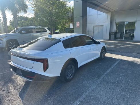 Used 2025 Kia K4 LX image 3