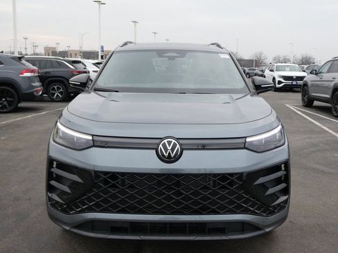 New 2026 Volkswagen Tiguan SE R-Line AWD/4WD image 16