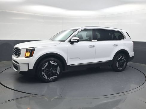 Used 2025 Kia Telluride S FWD image 11