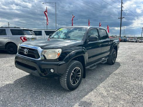 Used 2014 Toyota Tacoma PreRunner w/ SR5 Package image 18