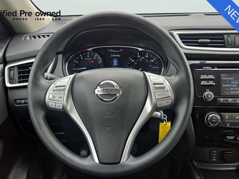 Used 2016 Nissan Rogue S FWD image 11