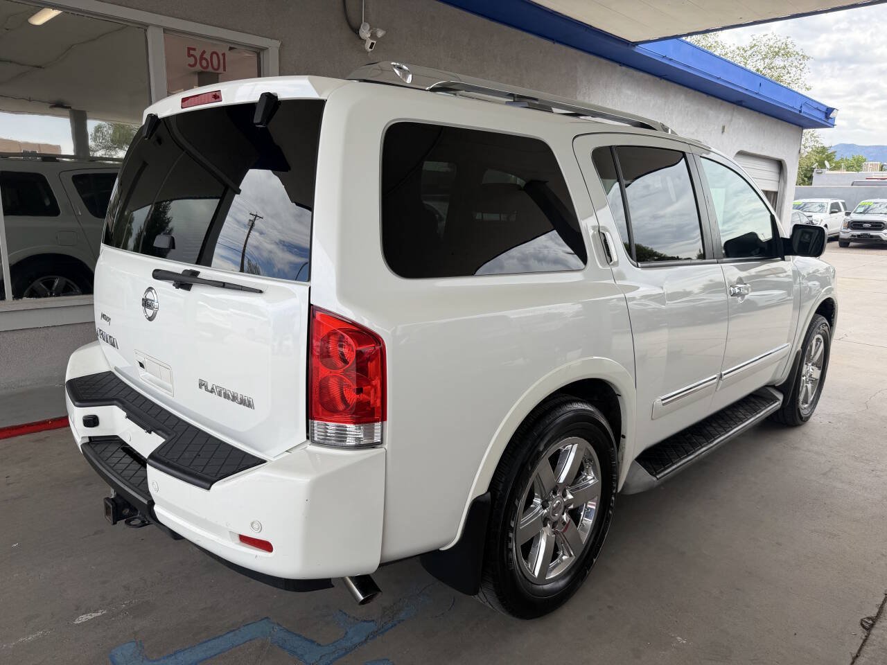 Used 2014 Nissan Armada Platinum AWD/4WD image 5