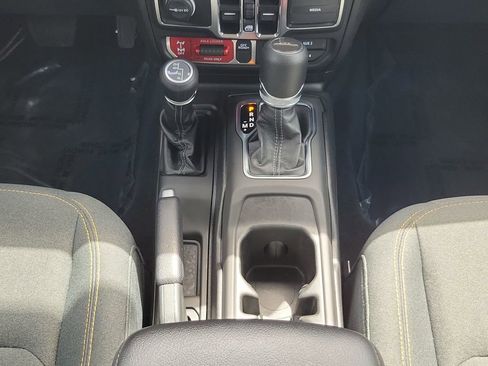 Certified 2025 Jeep Gladiator Sport image 18