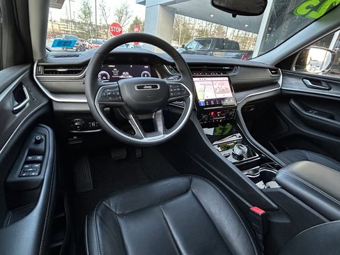 Certified 2023 Jeep Grand Cherokee Limited w/ Black Appearance Package image 22