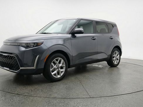 Used 2025 Kia Soul LX w/ LX Technology Package FWD image 3