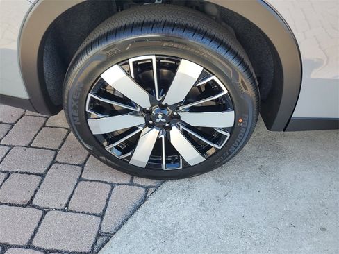 New 2026 Mitsubishi Outlander SE image 7