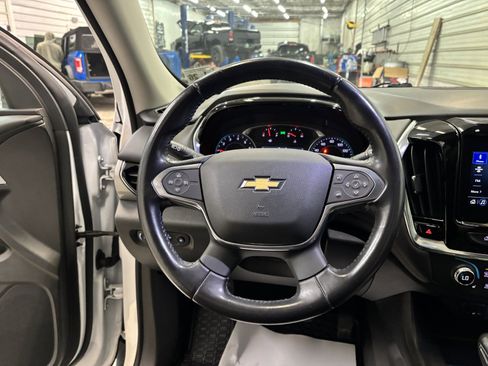 Used 2021 Chevrolet Traverse LT image 13