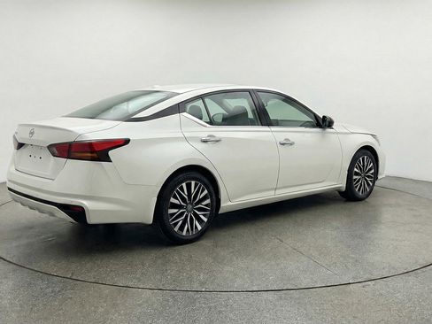 Used 2025 Nissan Altima 2.5 SV image 9
