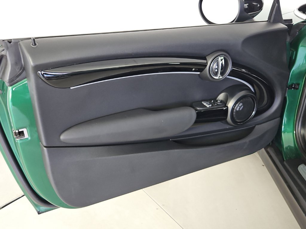 Used 2024 MINI Cooper SE FWD image 11