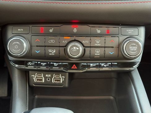 Used 2025 Dodge Durango GT AWD/4WD image 17