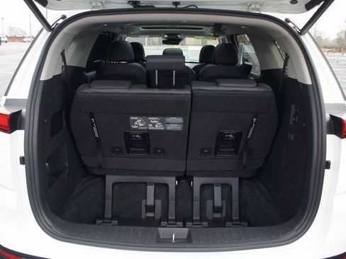 Used 2024 Kia Carnival SX Prestige image 19