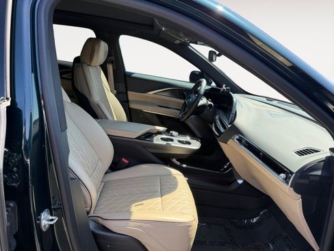 Used 2024 Cadillac Lyriq Luxury w/ Nappa Leather Package AWD/4WD image 19