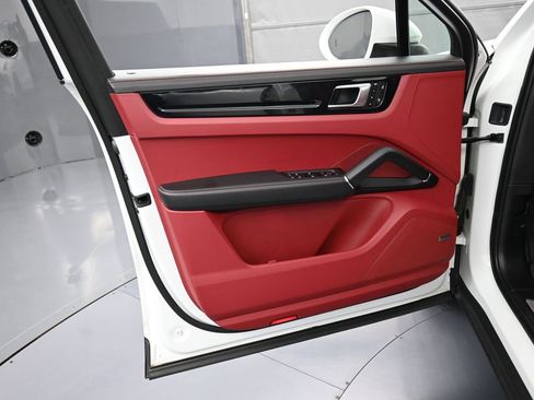 Certified 2022 Porsche Cayenne E-Hybrid Coupe image 15