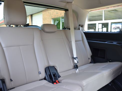 Used 2022 Ford Expedition XLT AWD/4WD image 32