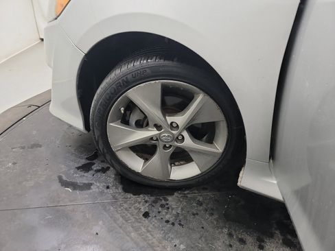 Used 2014 Toyota Camry SE w/ Leather Package image 30