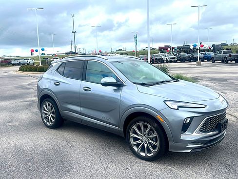 Used 2024 Buick Encore GX Avenir w/ Avenir Technology Package image 4