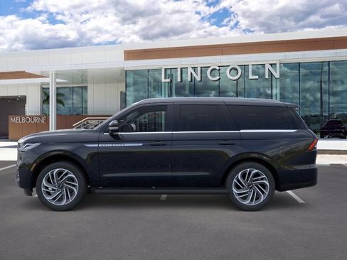 New 2026 Lincoln Navigator Premiere AWD/4WD image 3