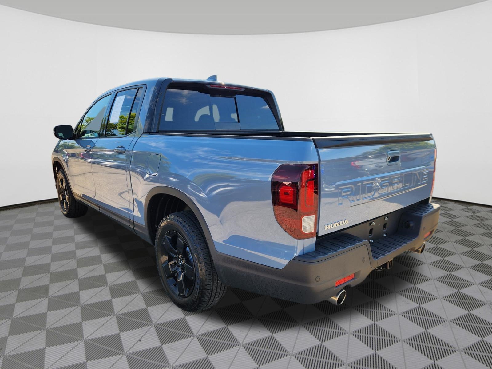 Certified 2025 Honda Ridgeline Black Edition image 3