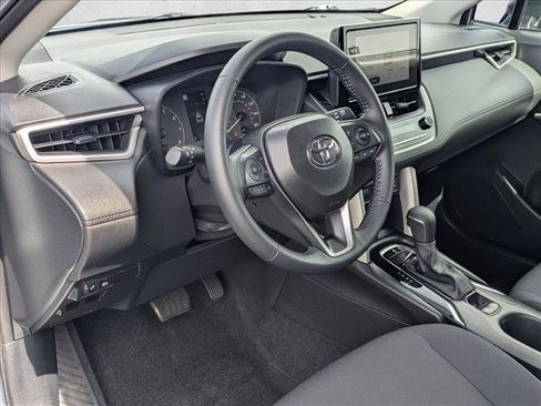 Used 2025 Toyota Corolla Cross LE FWD image 10