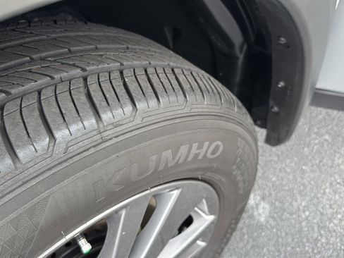 Used 2025 Nissan Pathfinder SV image 36