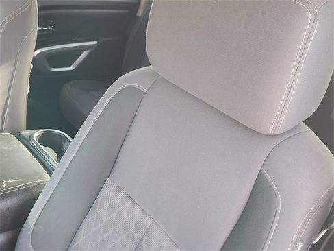 Used 2021 Nissan Titan SV w/ SV Convenience Package image 24
