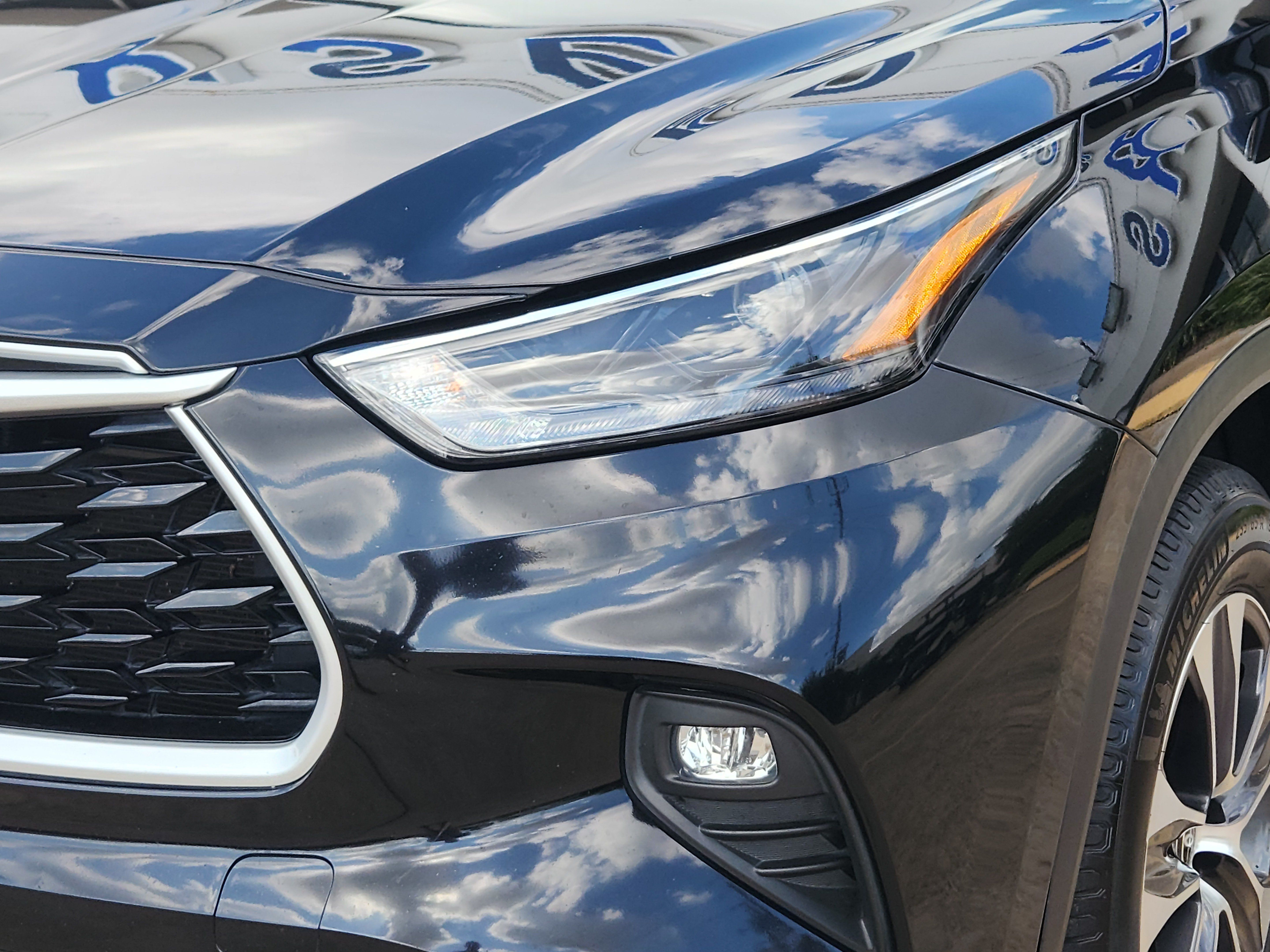 Used 2022 Toyota Highlander XLE FWD image 6