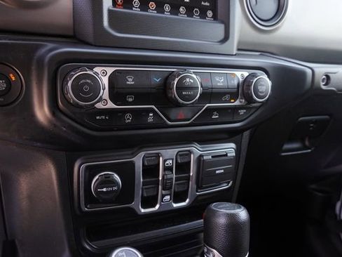 Used 2023 Jeep Gladiator Sport image 22