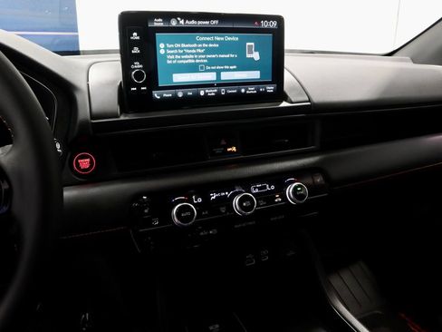 Used 2025 Honda Pilot TrailSport image 32
