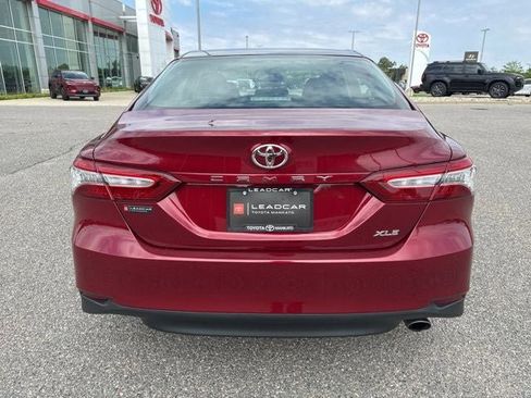 Used 2018 Toyota Camry XLE FWD image 10