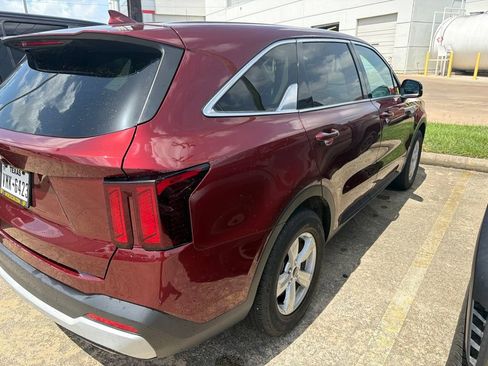 Used 2024 Kia Sorento LX FWD image 5