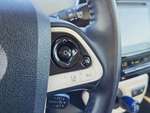 Used 2018 Toyota Prius Three image 21