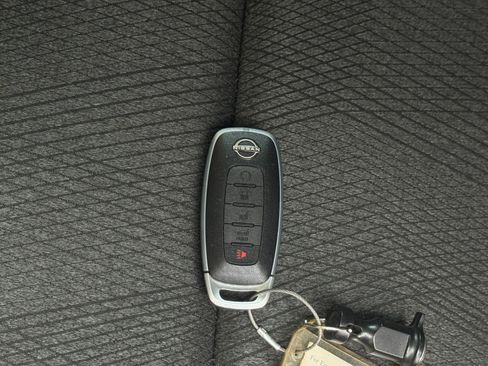 Used 2025 Nissan Rogue SV FWD image 21
