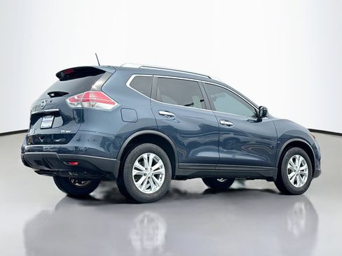 Used 2016 Nissan Rogue SV w/ SV Premium Package AWD/4WD image 2