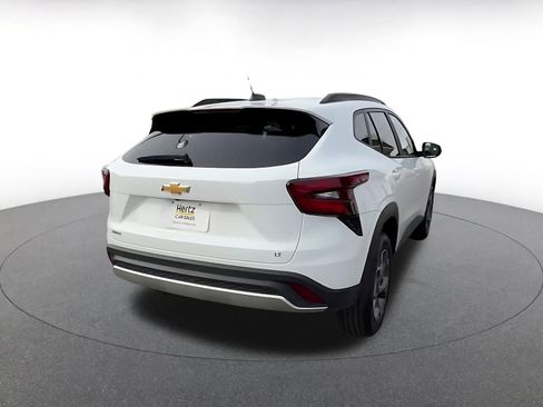 Used 2025 Chevrolet Trax LT w/ LT Convenience Package image 14