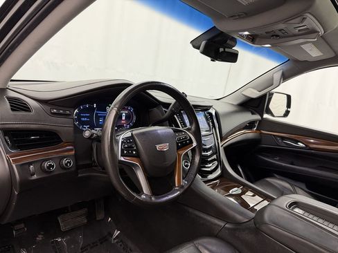 Used 2017 Cadillac Escalade ESV Luxury image 9