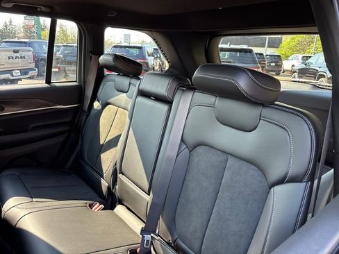 New 2026 Jeep Grand Cherokee Altitude AWD/4WD image 8