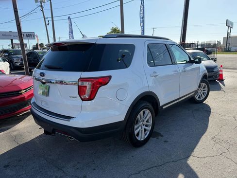Used 2018 Ford Explorer XLT w/ Equipment Group 201A image 4