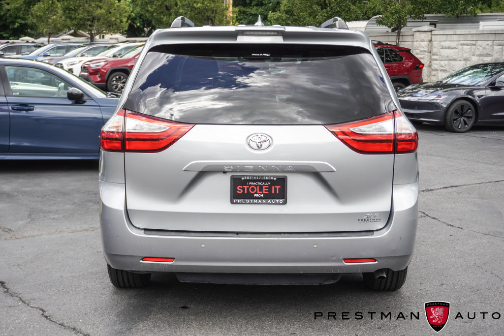 Used 2018 Toyota Sienna XLE w/ XLE Navigation Package FWD image 19