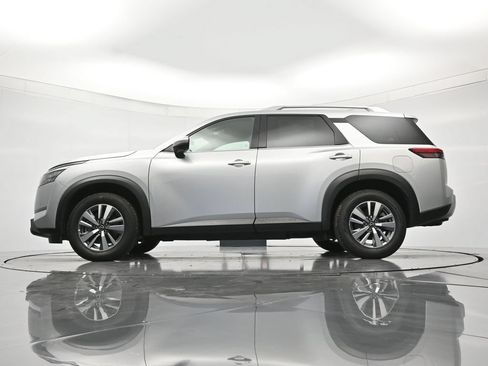 Certified 2025 Nissan Pathfinder SL FWD image 45