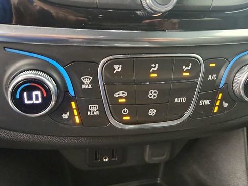 Certified 2023 Chevrolet Traverse LT FWD image 22