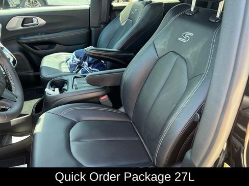 Used 2024 Chrysler Pacifica Touring-L w/ S Appearance Package FWD image 3