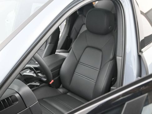 New 2026 Porsche Cayenne Coupe image 5