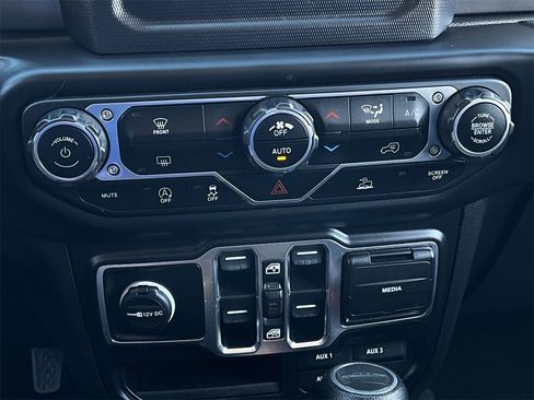 Used 2020 Jeep Gladiator Sport w/ Quick Order Package 24S image 18