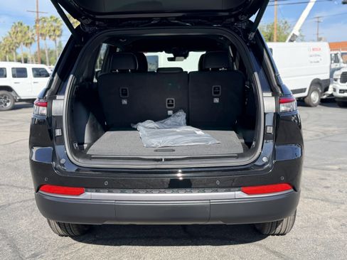 New 2026 Jeep Grand Cherokee Altitude image 13