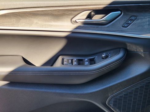 New 2025 Jeep Grand Cherokee Limited w/ Luxury Tech Group II image 16